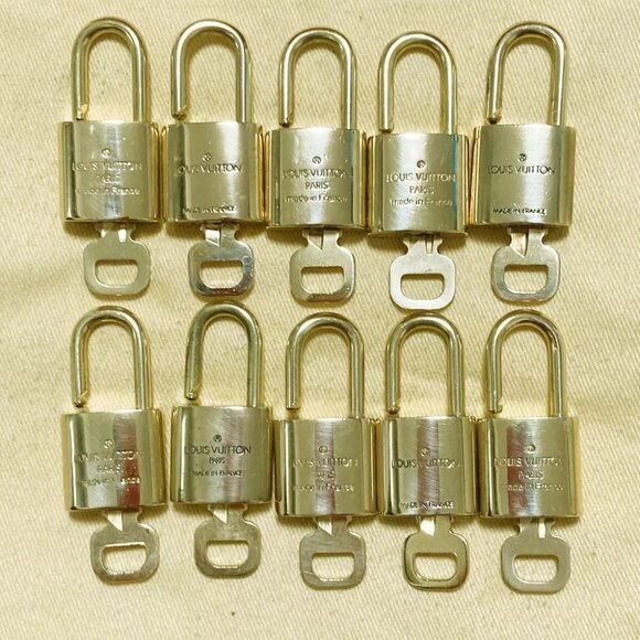 LOUIS VUITTON LV 10 SET PADLOCK KEY BAG CHARM CADENA GOLD PLATED FRANCE 39PDA129 - Picture 2 of 4
